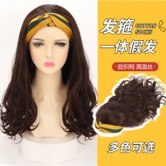 かつらの女性の長い髪のカチューシャのかつらの一体の半分のカバーの大きい波の長い巻きのかつらは長い髪のネットの赤い半分のカバーをつないでいます。