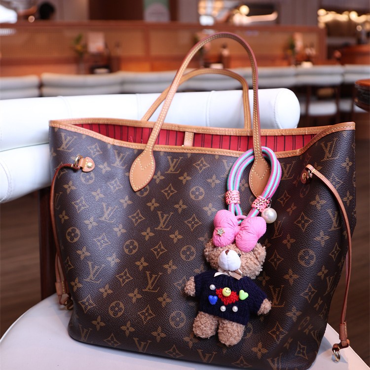 Colgante de oso de corazón femenino hecho a mano original estilo k ins, colgante de bolsa, colgante de felpa de cuerda colorida a la moda