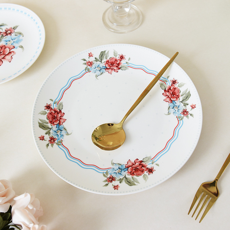 Flores románticas de alto valor de hueso de porcelana platos de cubierta casados nuevos cubiertos de cerámica esmaltados platos de platos de comedor occidentales de color plano