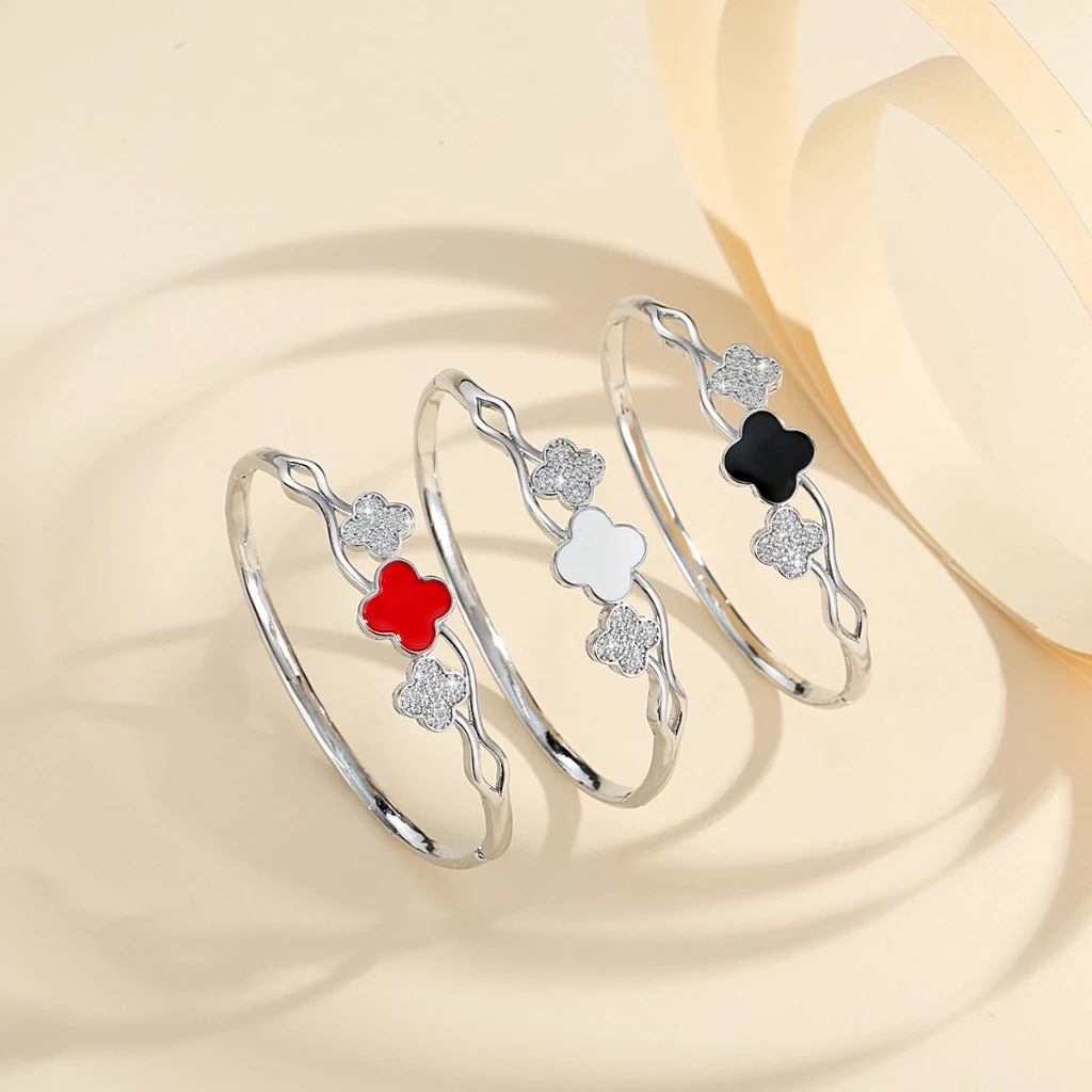 Explosiones transfronterizas de moda de cobre chapado en oro de cuatro hojas de diseño de brazalete de piedra de cuatro hojas joyerías para mujeres