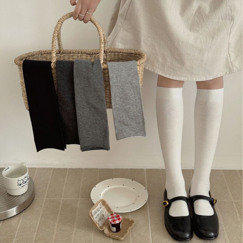 Slightly rolled edge leg-shaping slouchy calf socks for women, solid color, loose, casual, gentle style, slimming, versatile long socks, JK style Slightly rolled edge leg-shaping slouchy calf socks for women, solid color, loose, casual, gentle style, slimming, versatile long socks, JK style