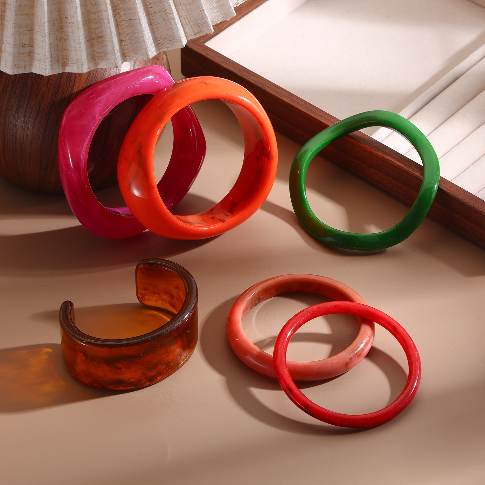 Europa y América de moda translúcida elíptica ancha joyería macarón chica retro pulsera de resina alta sensación al por mayor