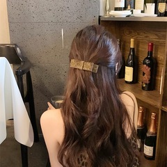新商品のヒョウ柄の蝶の馬尾はカモの口を持ってファッション的な後頭部のスプリングを挟んで髪を挟みます。