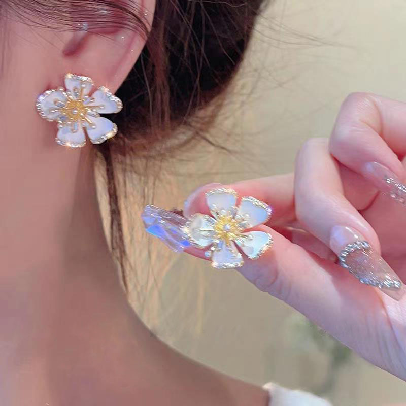 1 Paire Sucré Forme De Cœur Fleur Incruster Métal Perles Artificielles Diamant Artificiel Des Boucles D'oreilles display picture 2