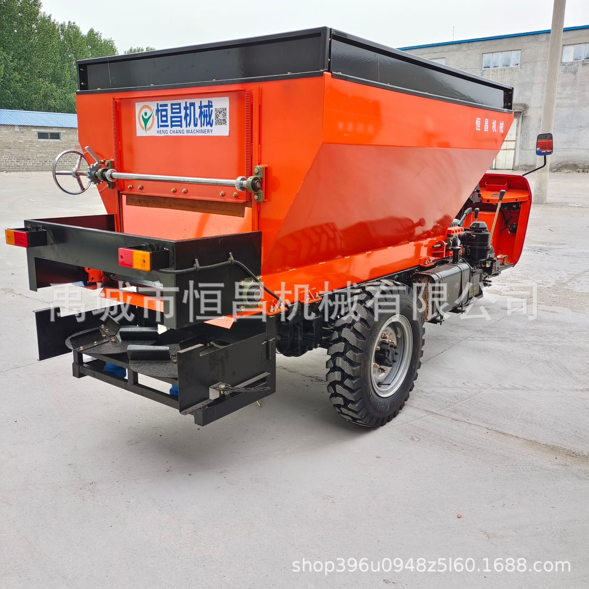 五征三轮撒粪机  大棚蔬菜地用宽胎撒肥机 进小地块的施肥机