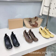 高定2025小衆の本革の丸い頭の復古的な浅い口のバレエの女性靴の柔らかい皮のしわの太い靴のミルクの靴