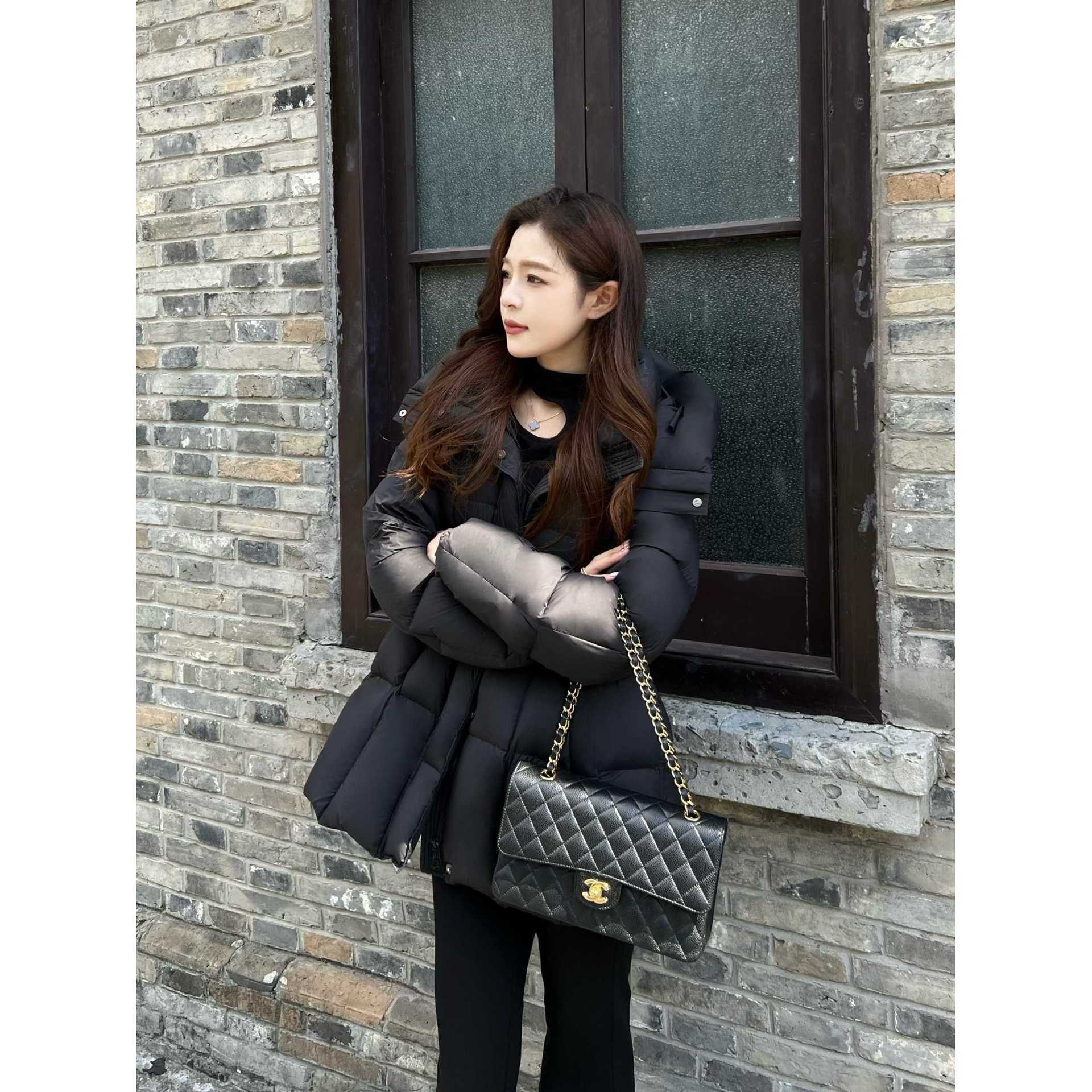 鹅绒服女2025新款鹅绒服黑色显瘦连帽时尚保暖加厚外套