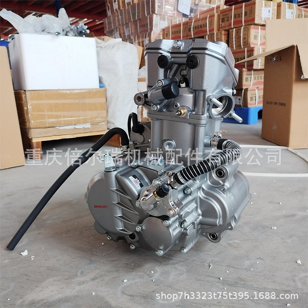 La motocicleta todoterreno Zongshen NB300 modifica el conjunto del motor refrigerado por aire de cuatro válvulas y el nuevo motor de potencia completo