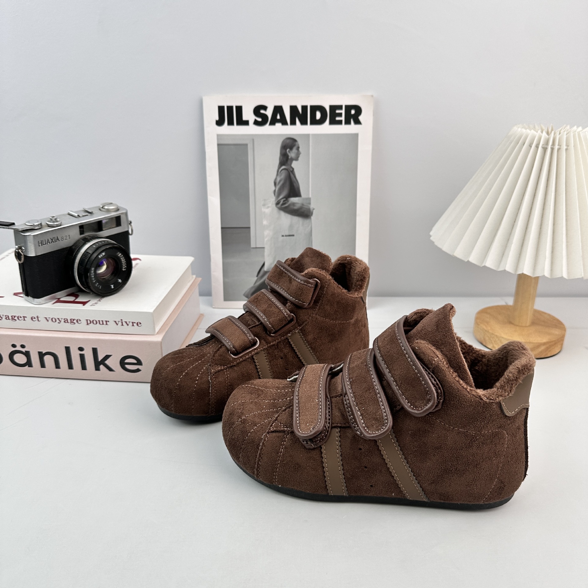 Zapatos de entrenamiento de Velcro de ondas remotas, zapatos de entrenamiento de mujeres feos, capibara, cabeza grande, 2025 zapatos de invierno de moda de vello, zapatos casuales de patina