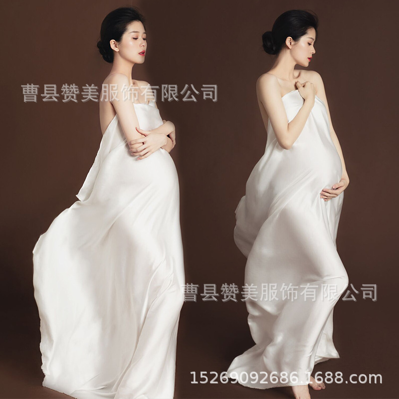 妊婦の写真撮影の服装の影楼のテーマはファッション的で美しいです。