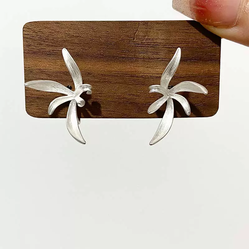 新中式空谷幽兰鸢尾花无耳洞蚊香盘耳夹铜镀哑银小众设计感耳环女