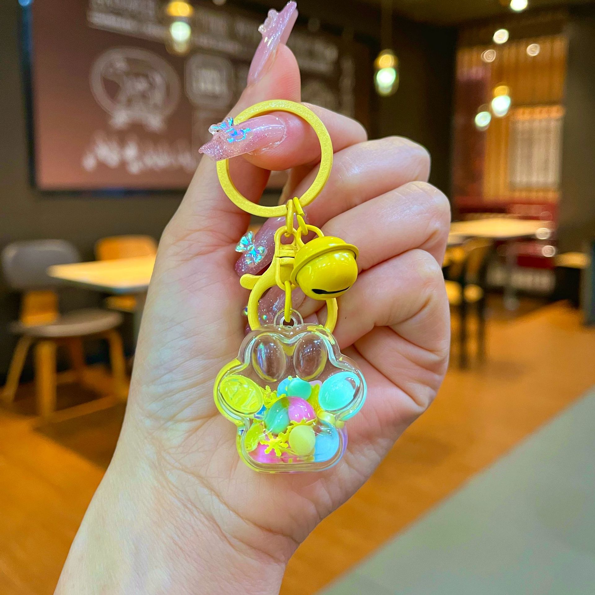 Aceite de gato garra arenas movedizas llavero lindo dibujos animados cadena colgante captura muñeca máquina agarrar pequeño regalo al por mayor