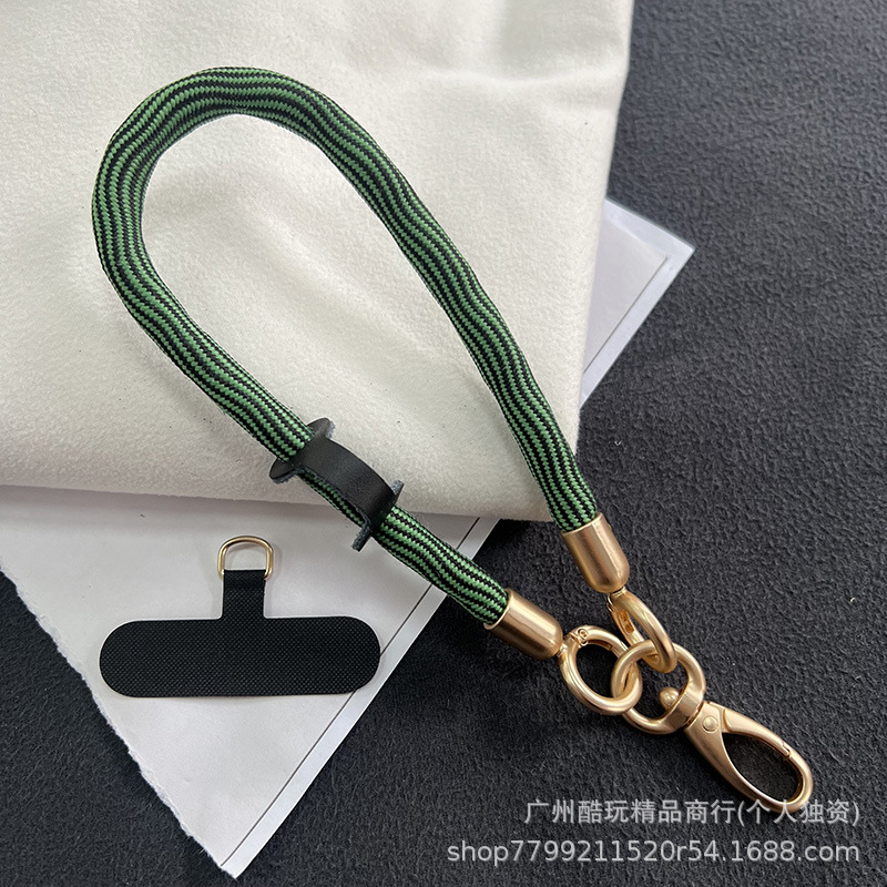 61#녹색과 검은색 물결 모양 패턴