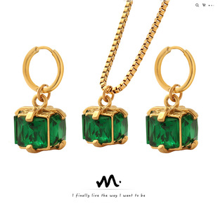 European and American cold -winded niche design does not drop color titanium steel four -claw buckle emerald necklace ears head jewelry set