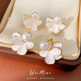 耳环;项链;手链