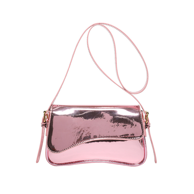 Borsa a spalla da donna in vernice lucida versatile ed elegante_voghion.com