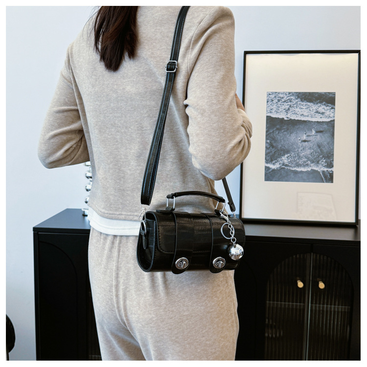 A trendy soft leather round bag for women, a new autumn/winter 2024 collection, stylish and versatile, single-shoulder crossbody bag for work undefined