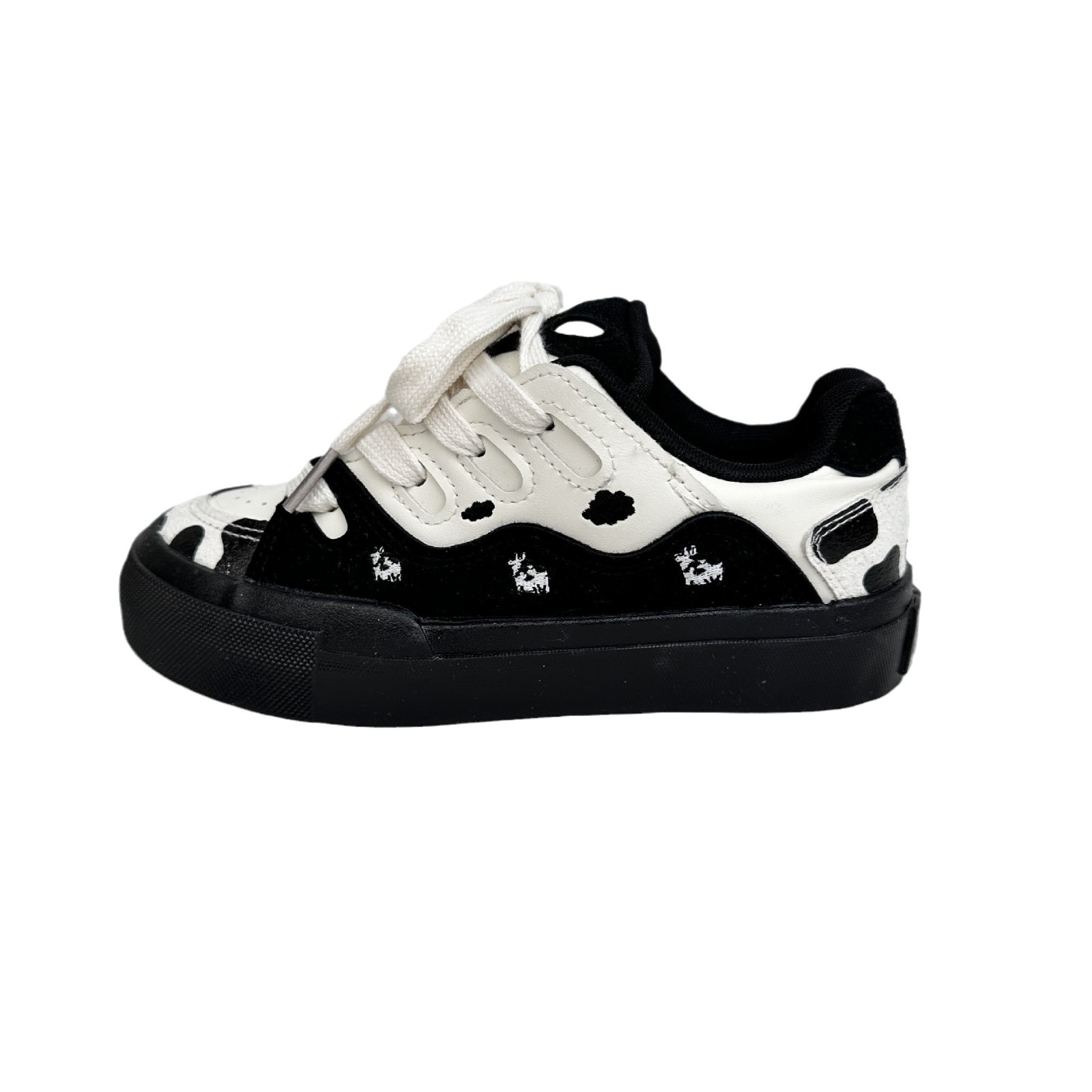 Far Wave 2025 Spring Student Low Colging Shoes Versión coreana de los zapatos de skate de tendencia de todo fósforo Zapatos de lona estilo Hong Kong cabello femenino