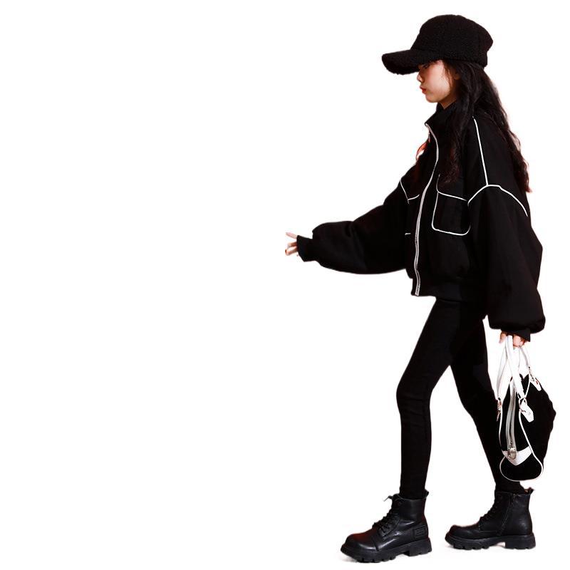 소녀 퀼트 재킷 가을과 겨울 2024 새로운 어린이 서양식 시원하고 거친 겨울 착용 중 큰 어린이 퀼트 탑