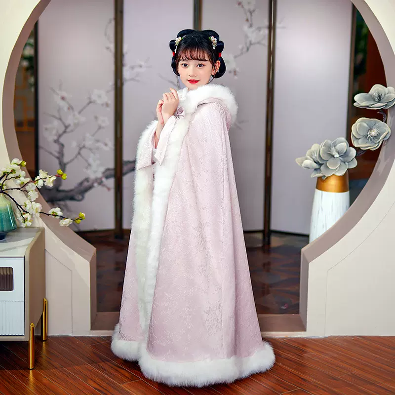 高端儿童斗篷长版粉色汉服小女孩披风毛领秋冬外出保暖加厚拜年服