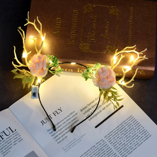 The branches of the flower bud, the antlers of the antlers warm light