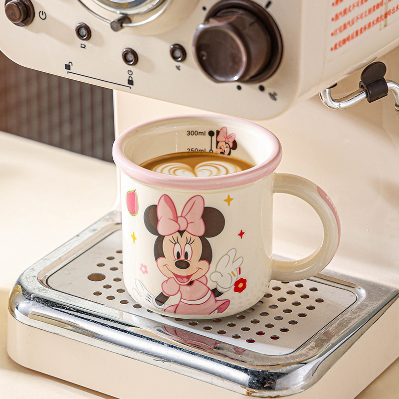 Taza de agua de cerámica de Disney de alto valor facial taza de café casera taza de café regalo creativo para niñas taza de marca