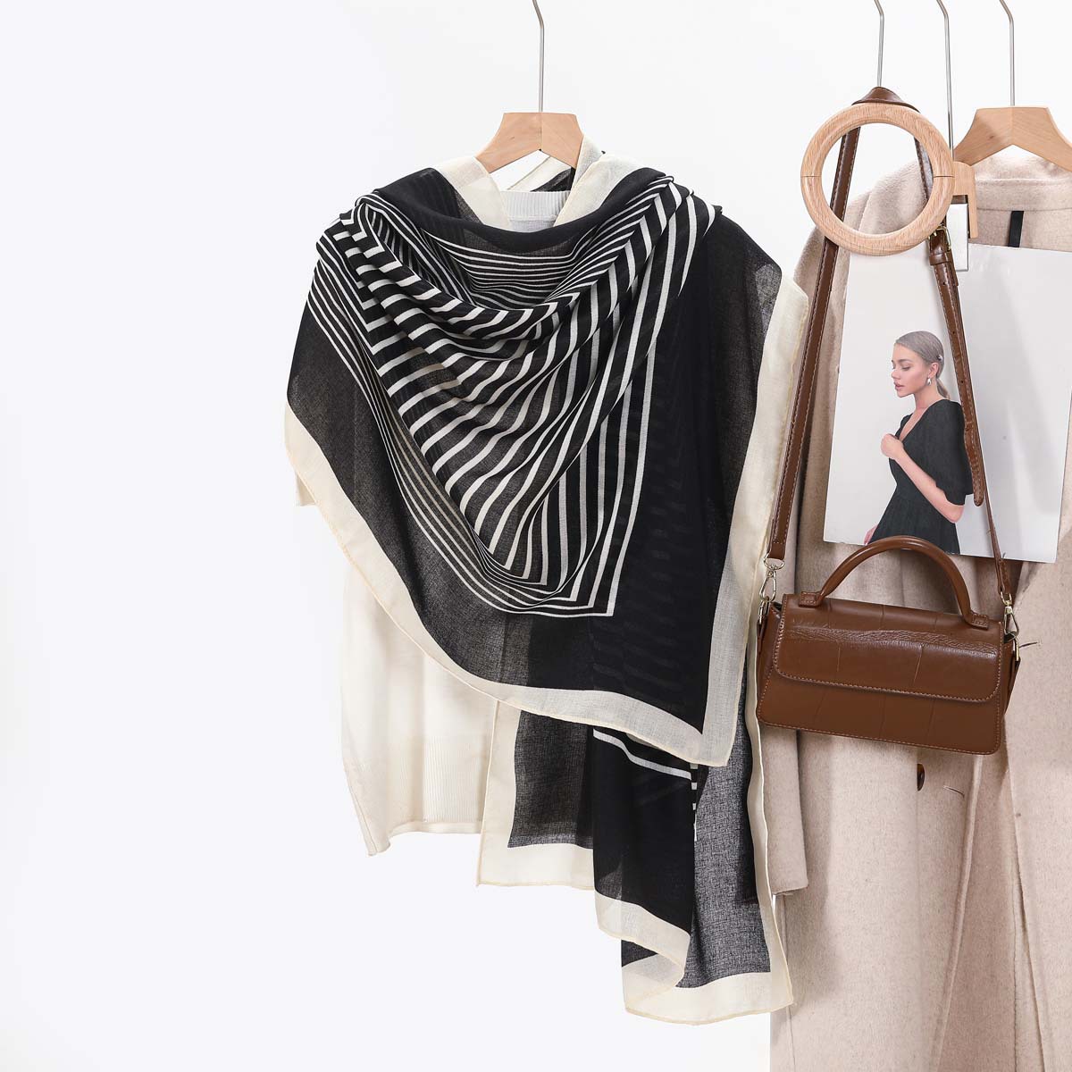 큰 줄무늬 검정색