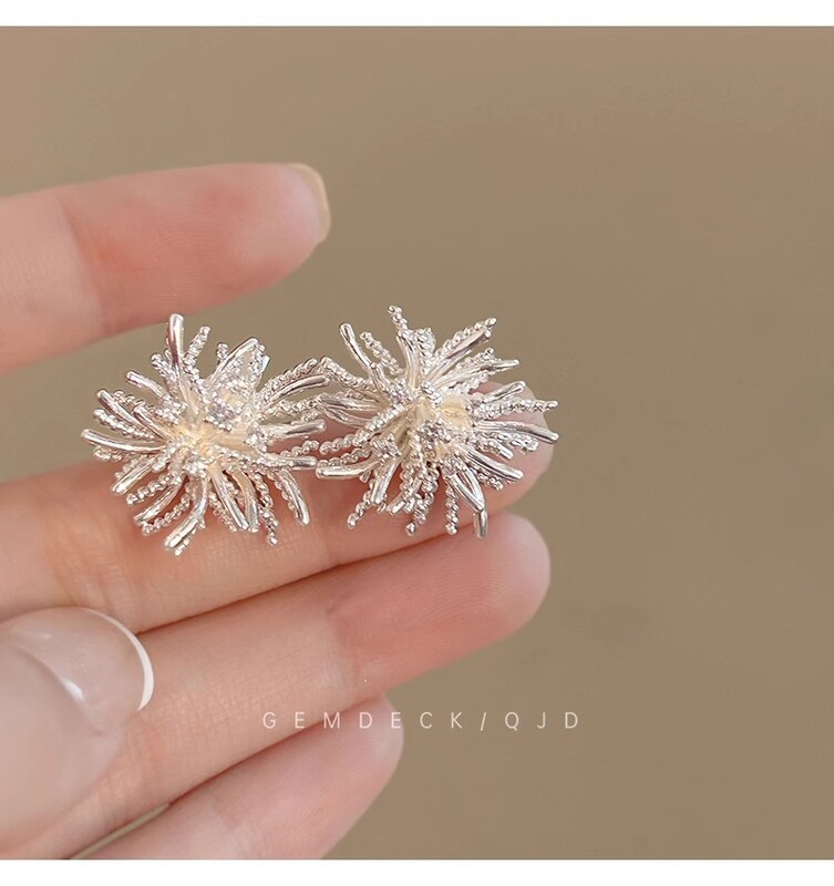 ライトラグジュアリーでハイエンドの花火ファッションイヤリング2025新しいホットスタイルニッチデザインイヤリング気質多用途イヤリング|undefined