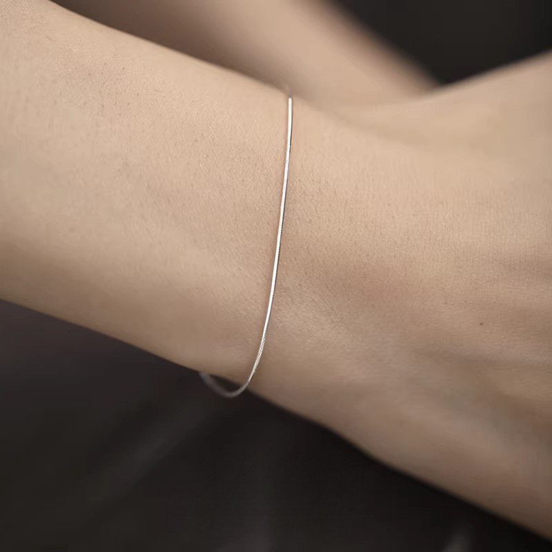 "Cool and Elegant" 925 Silver Snake Bone Chain Fine Bracelet for Women, Niche Design, Simple and Luxurious, Exquisite Trend "Cool and Elegant" 925 Silver Snake Bone Chain Fine Bracelet for Women, Niche Design, Simple and Luxurious, Exquisite Trend