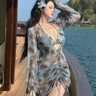 Large size fat mm vacation bikini sexy three-piece set split long-sleeved shirt pure desire to cover belly and make you look slim swimsuit for women