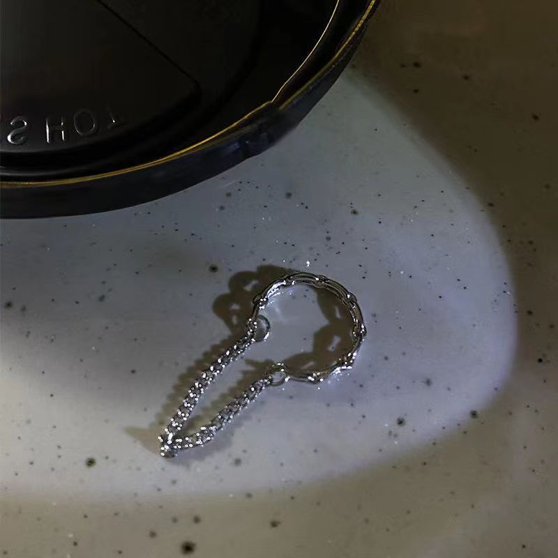 Cadena asimétrica borla oreja clip de hueso nicho diseño clip de oreja sin pendientes femeninos perforados en pendientes de estilo frío