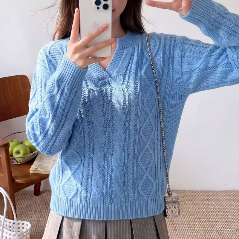 Popular Blue V-Neck Cable-Knit Long-Sleeve Sweater for Women, Super Stylish and Youthful, Soft and Cozy for Autumn and Winter