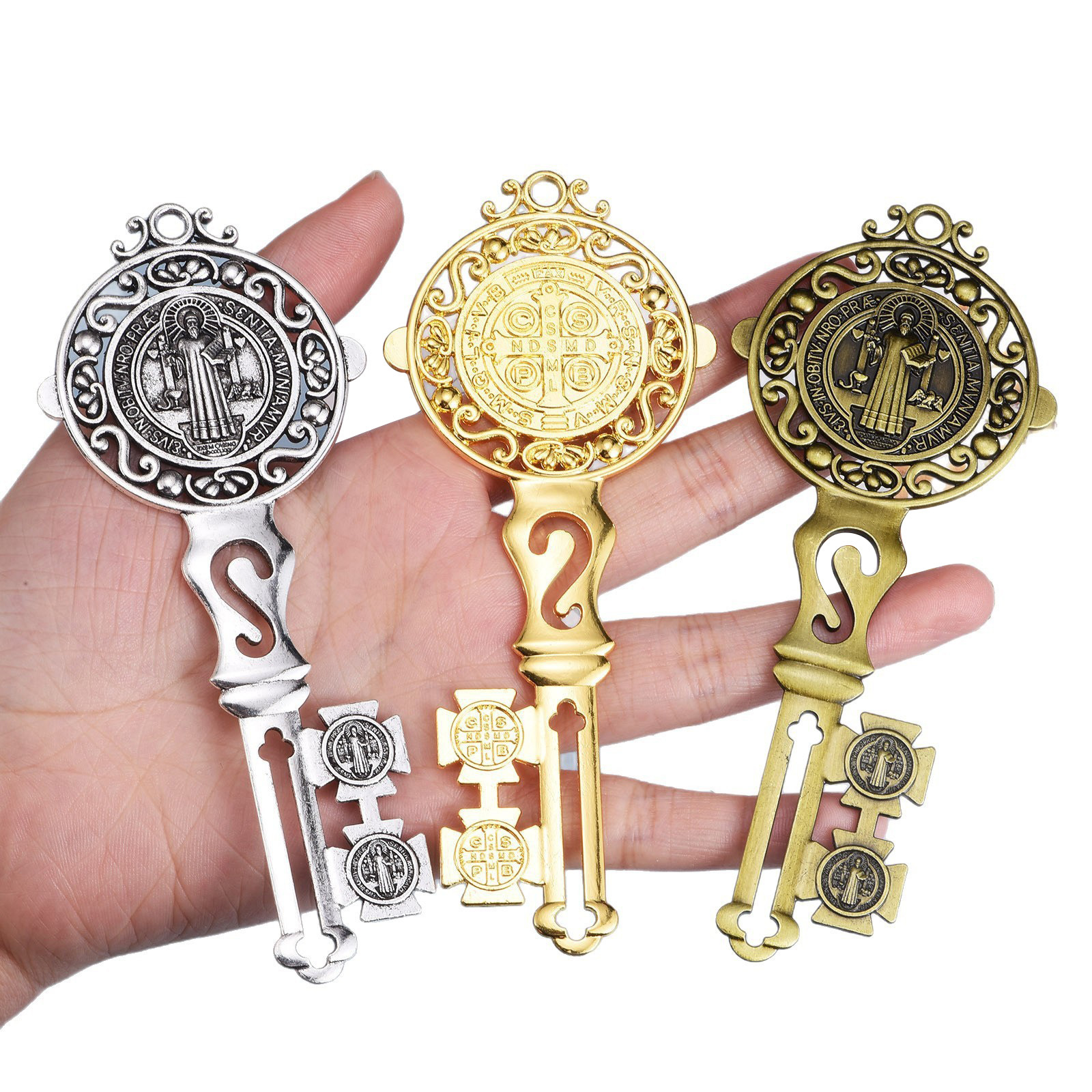 Colgante en forma de llave grande de San Benito de aleación transfronteriza