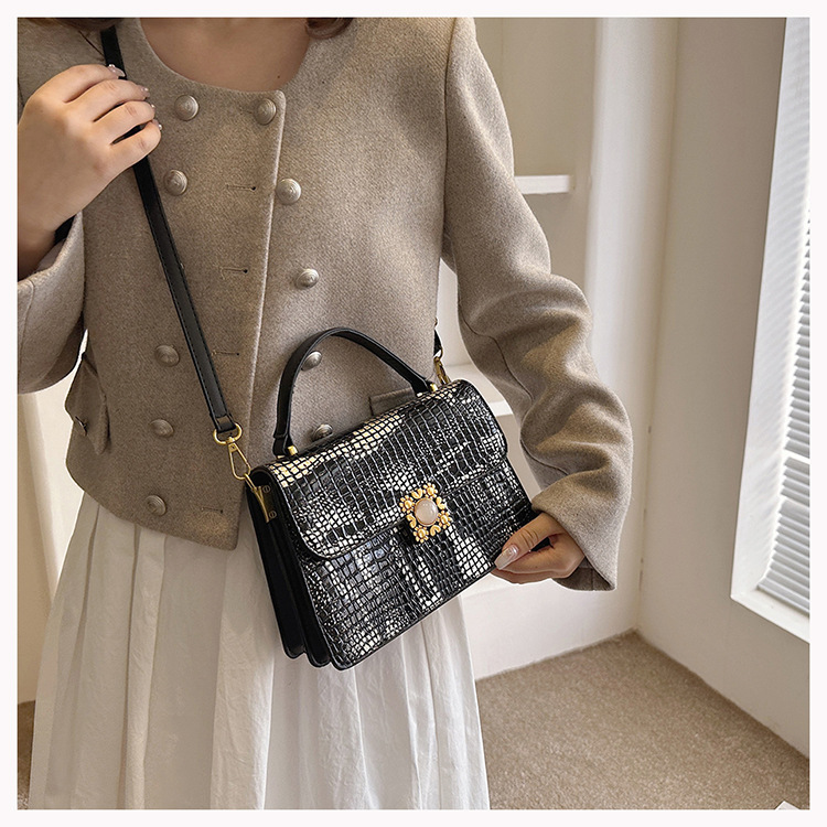 Sınır ötesi doku çanta 2023 erken sonbahar yeni kadın çantası kişiselleştirilmiş kertenkele desen omuz çantası rugan parlak çapraz çanta_voghion.com