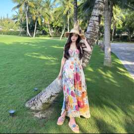 海南三亚法式V领碎花吊带连衣裙女夏纯欲度假风海边长裙拍照好看