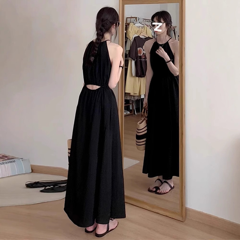 H24040 Black Hanging Neck Exhibiked Waist Holiday Style dress Women's Summer New Design Sense Tight Waist Slimming No Sleeve Length
