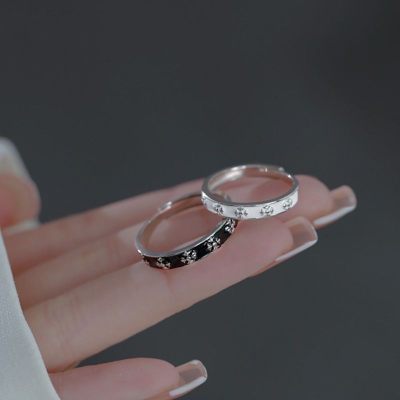 Cross Flower Glue Couple Ring for Men and Women, Fashionable Korean Style Trendy Niche Black and White Ring Valentine's Day Gift