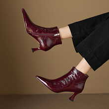 时尚百搭女短靴2025新款尖头细中跟真皮气质通勤配大衣短筒时装靴