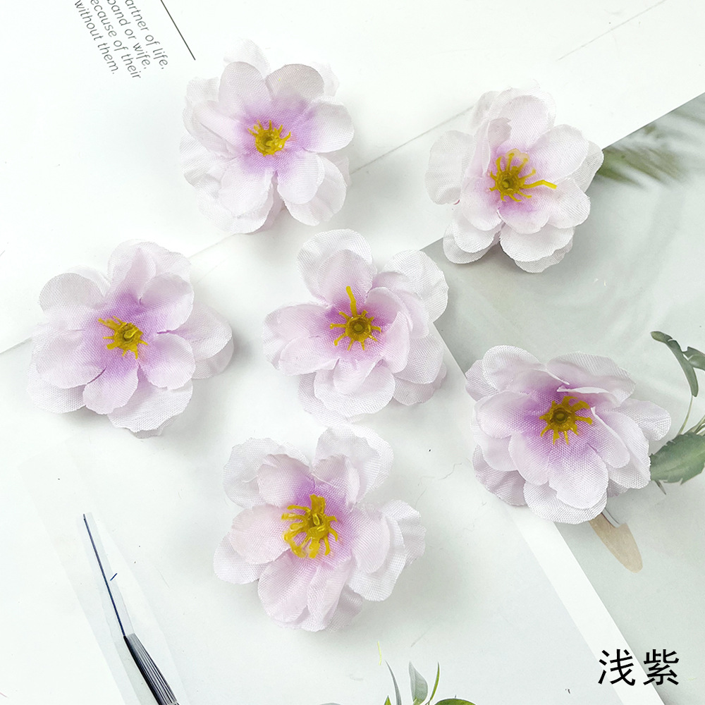 밝은 보라색