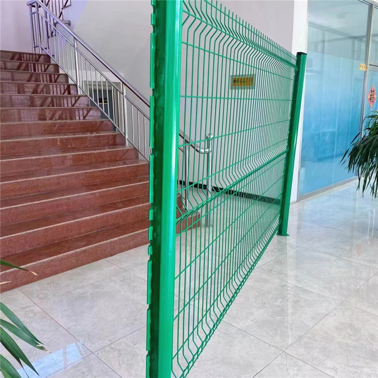 桃形柱护栏三角折弯小区隔离围栏铁丝网养殖场围栏网防护栏