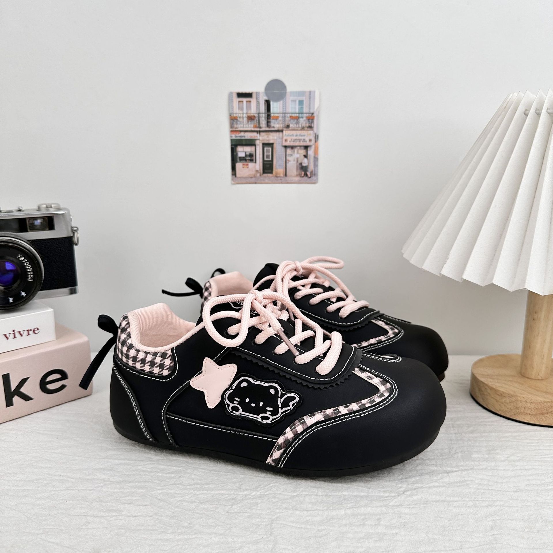 Zapatos de entrenamiento de gatos de ondas distantes de ángel de otoño de 2025 nuevos zapatos de skate casuales con falda de zapatos blancos