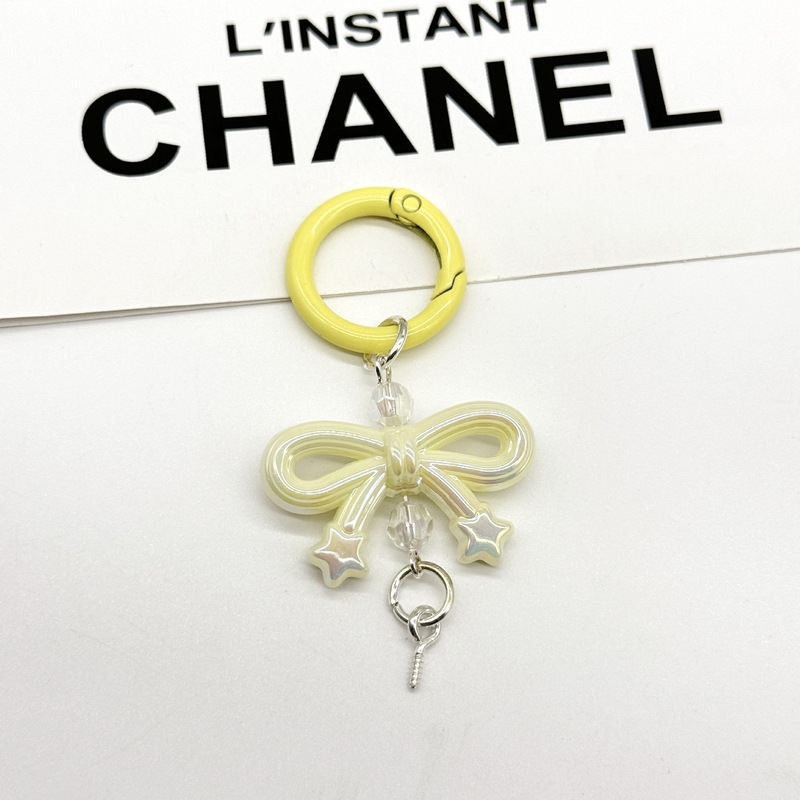 蝶結びのキーホルダーのカバンはスプリングを掛けてdiyのアクセサリーの部品を掛けます。|undefined