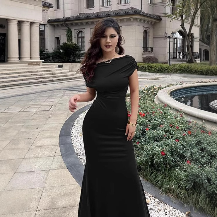 elegant long fitted evening dress sleevless