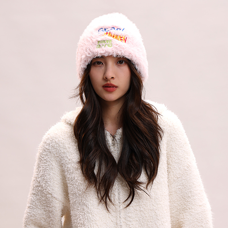 Peluche ricamato da donna, versatile autunno inverno grande circonferenza della testa, con velluto spesso per calore e orecchie fredde_voghion.com