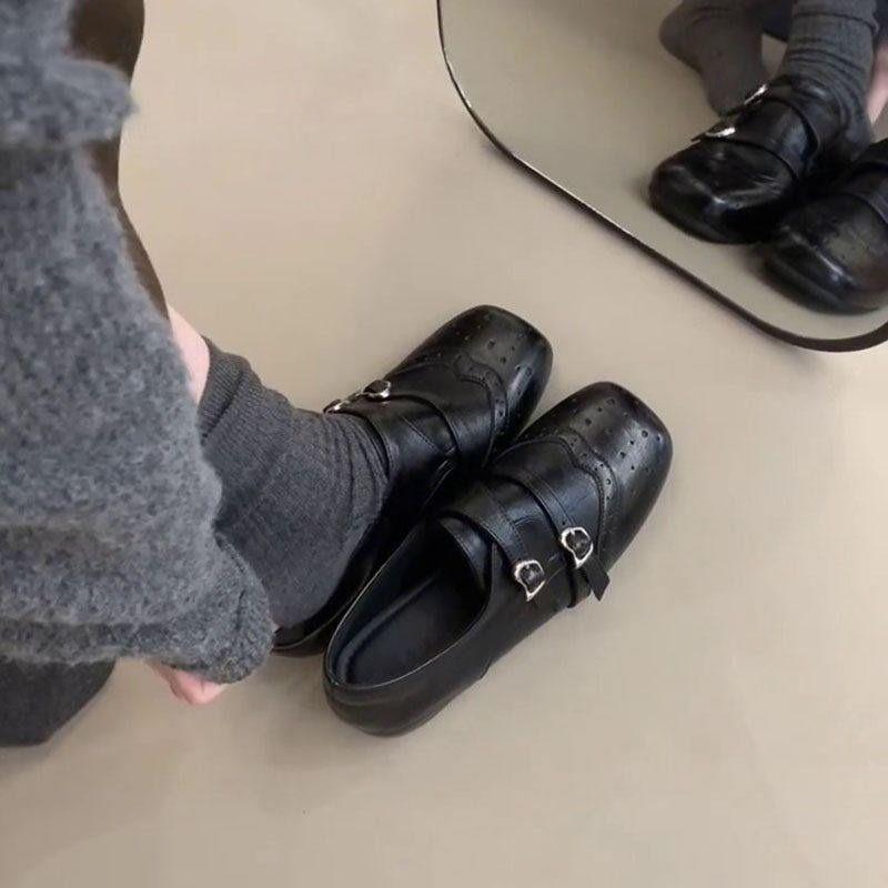 Invisible retro shoes with hidden heel English style