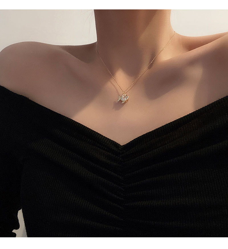 Collar Con Colgante De Pez Tachonado De Diamantes Coreano Cadena De Clavícula De Acero Titanio Femenino display picture 1