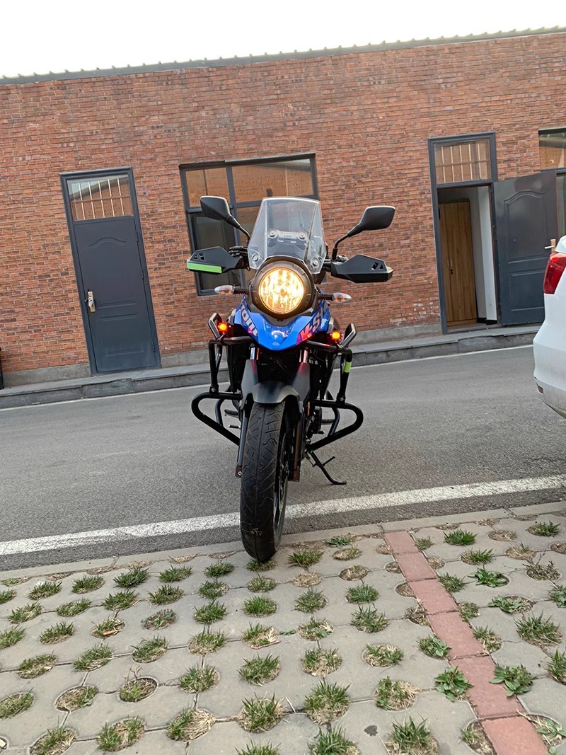 Motorcycle LED Spotlight Blast Flash Paving Road Near and Far Electric Vehicle Super Bright Light Tricycle External 12V85V Headlight