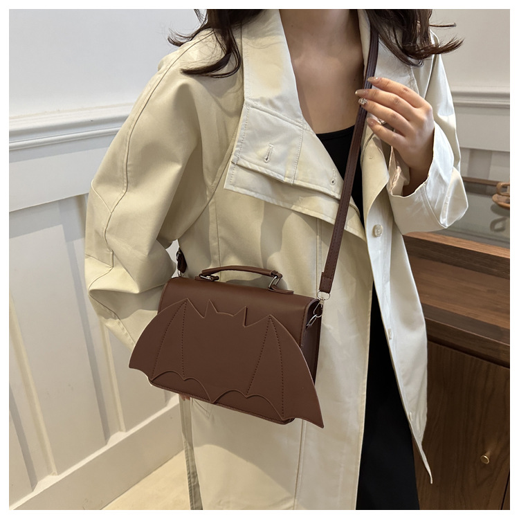 A new 2024 European and American Halloween single-shoulder bag for women, with a unique and funny bat style and a trendy crossbody bag undefined