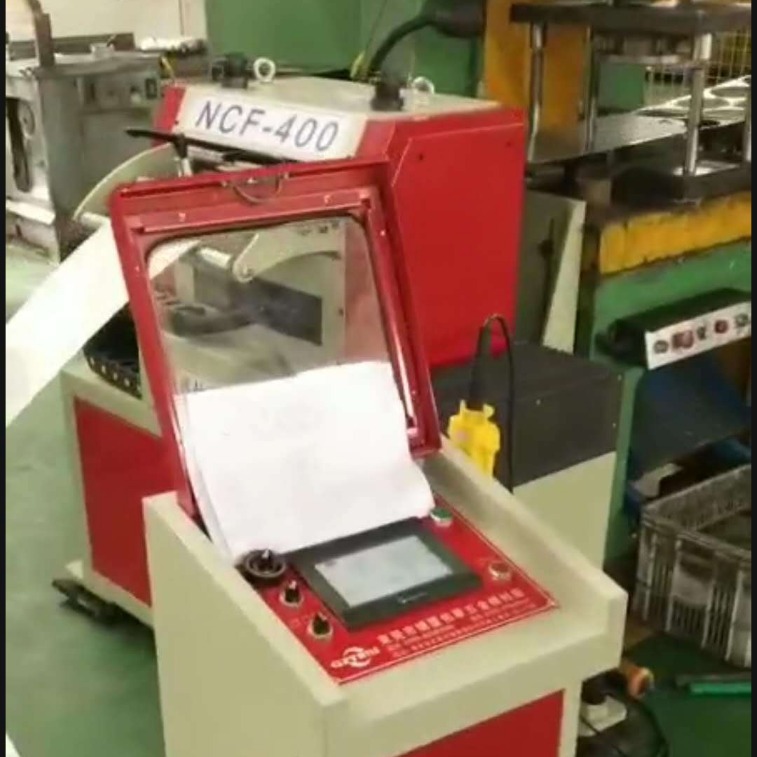 直销 偏摆伺服送料机 料宽300 正品销售      精度准 各种型号500