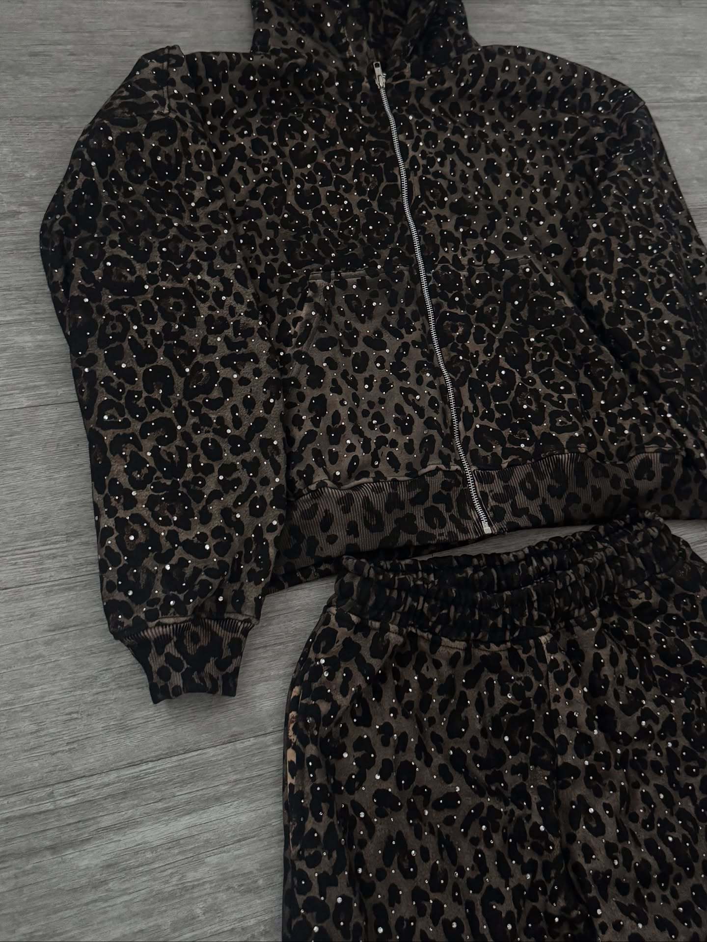 Vêtements pour femmes : Sweat à capuche unique à imprimé léopard avec motif rétro, pantalon décontracté ample, sweat-shirt unisexe._voghion.com